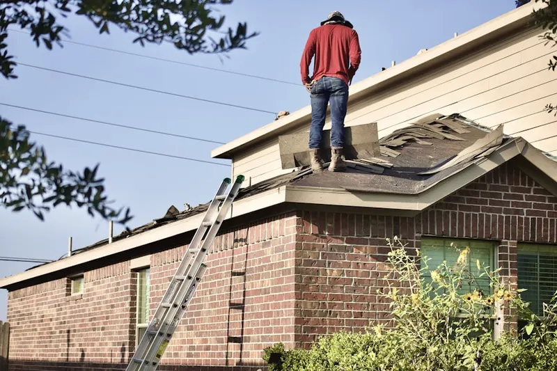 Professional roofer working on a residential roof in Lampasas